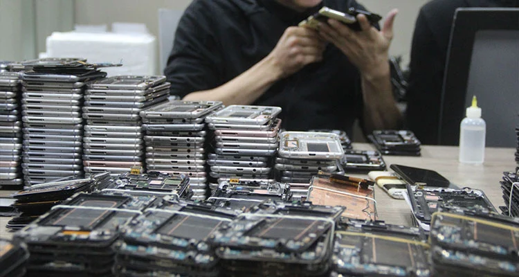 Die Preise für iPhone-LCD-Bildschirme polarisieren im Jahr 2026: Warum Reparaturwerkstätten wieder auf generalüberholte Originaldisplays umsteigen